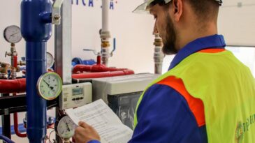 Termoelectrica S.A. îndeamnă administratorii de blocuri și locatarii să regleze agentul termic de la branșament