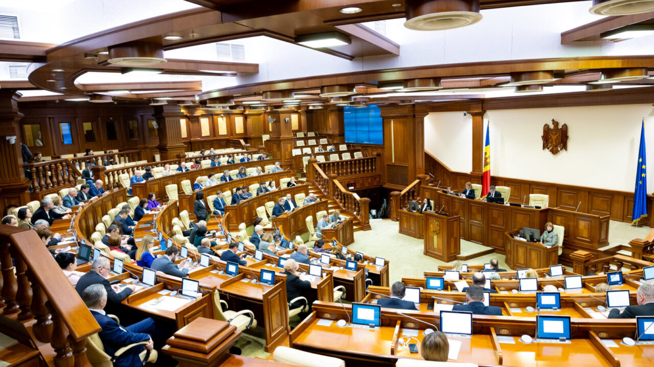  Votat în a doua lectură: Sistemul de alimentare centralizată cu energie termică din municipiul Chișinău, modernizat cu suportul partenerilor de dezvoltare europeni