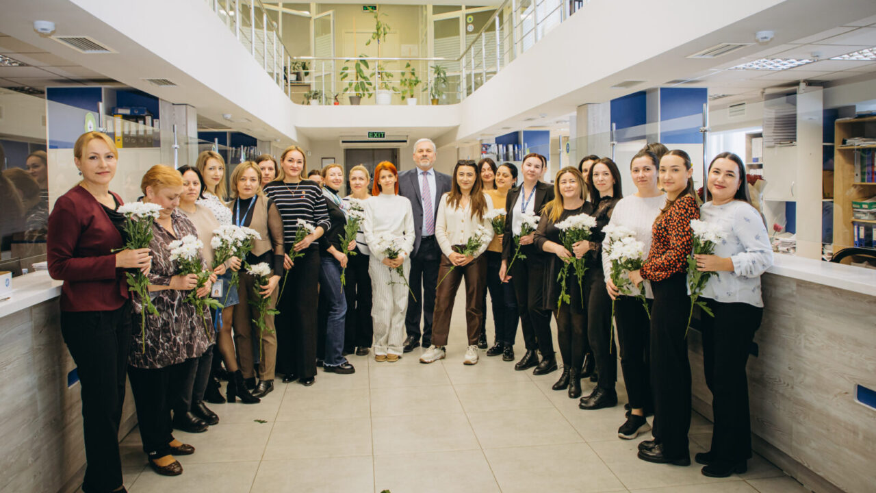  Primăvara a debutat cu flori pentru femeile Termoelectrica